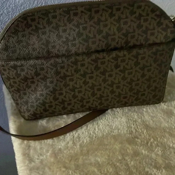 DKNY corrie monogram dome cross bag - Picture 4 of 8